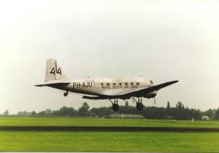 Douglas DC-2-142 / R2D-1