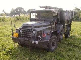 "Algemene dienst" met lier. D.w.z. laadbak met zeil. Onderbouw lier.