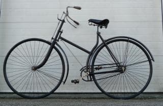 Veiligheidswieler met kruisraam en volrubber banden