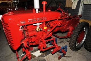 International Farmall 100 met schoffelraam