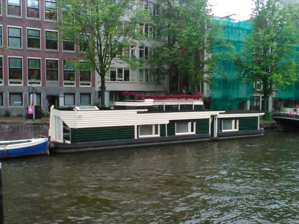 woonschip in Amsterdamse Schoolstijl
