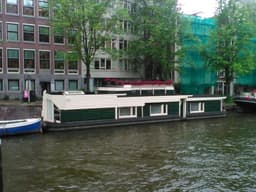 woonschip in Amsterdamse Schoolstijl