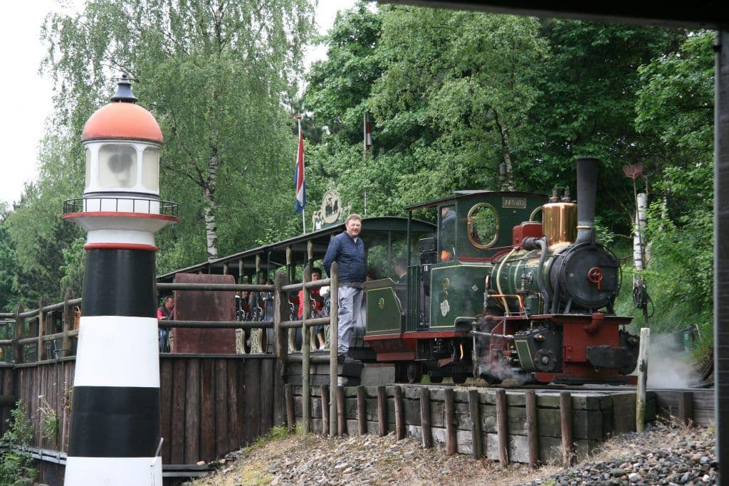 Stoomlocomotief ‘Aagje’ met rijtuigen