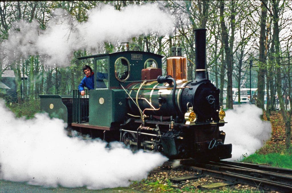 Stoomlocomotief ‘Aagje’ met rijtuigen