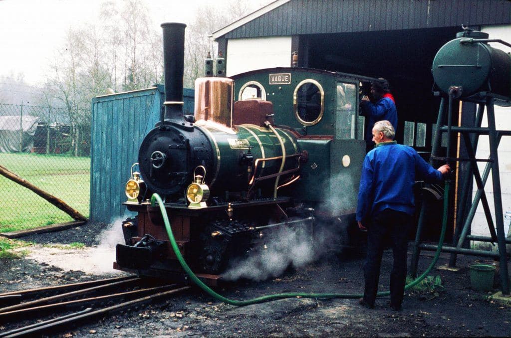 Stoomlocomotief ‘Aagje’ met rijtuigen